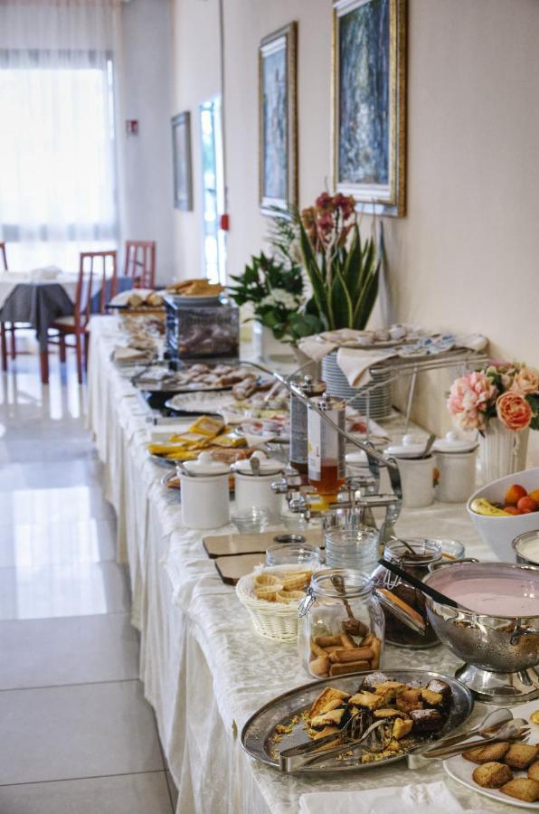 Hotel Pironi San Mauro Mare Exteriör bild