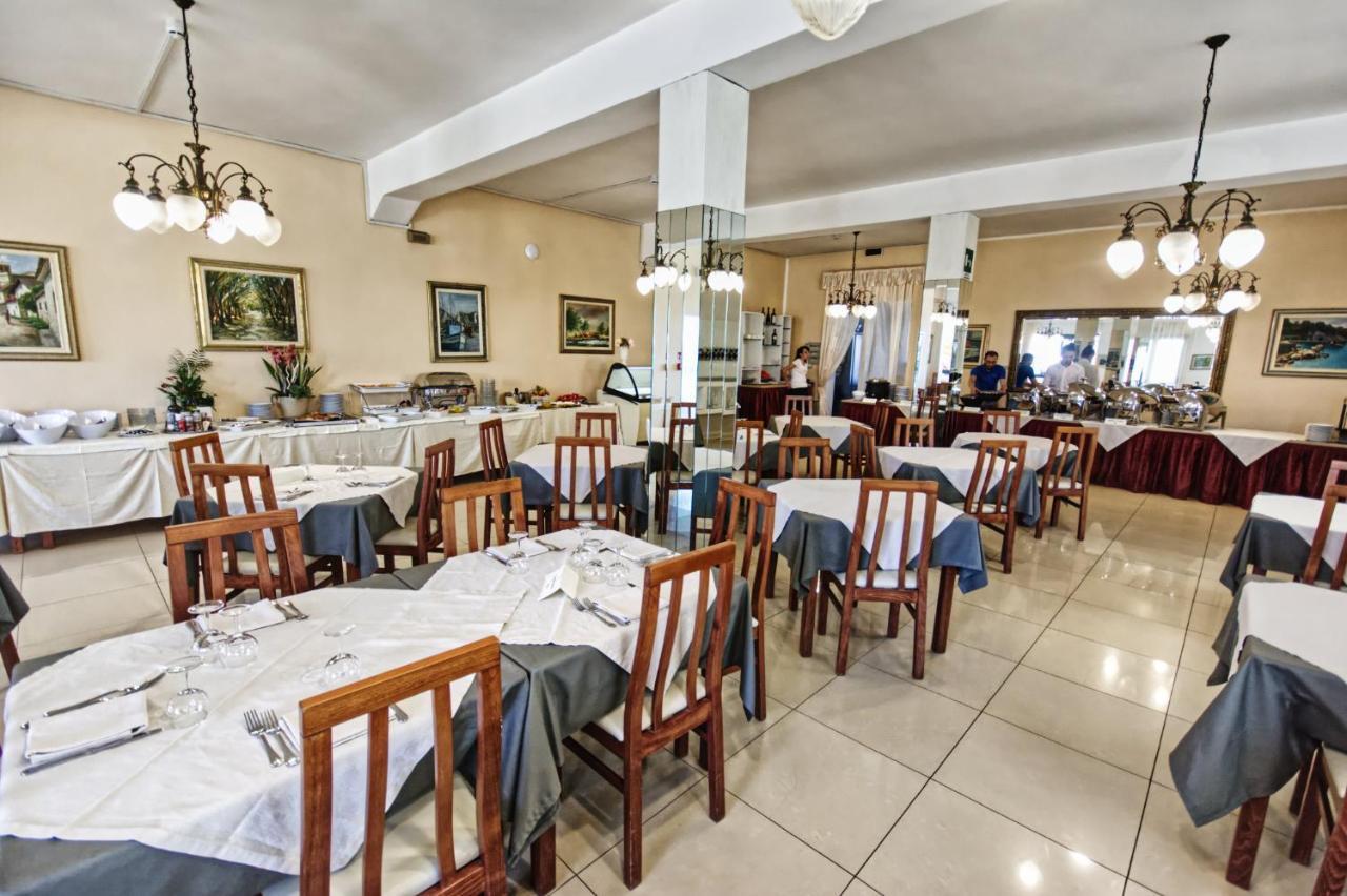 Hotel Pironi San Mauro Mare Exteriör bild